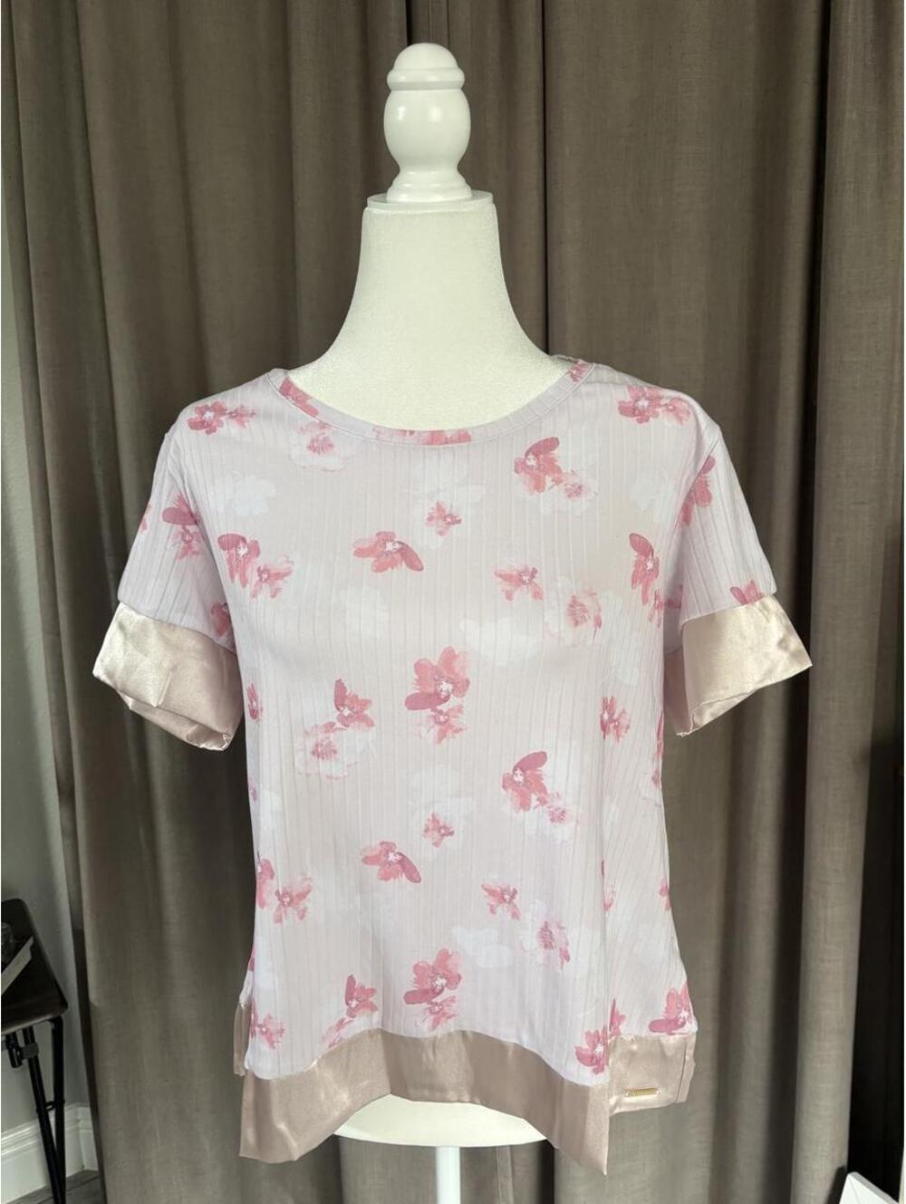 BCBGMAXAZRIA Pink Floral Ribbed Satin Trim Short Sleeve Top Size L